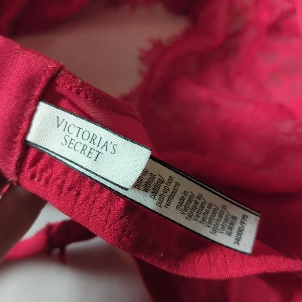 Victoria's Secret Dream Angels Push Up Without Padding Bra Red 34DDD Lacy